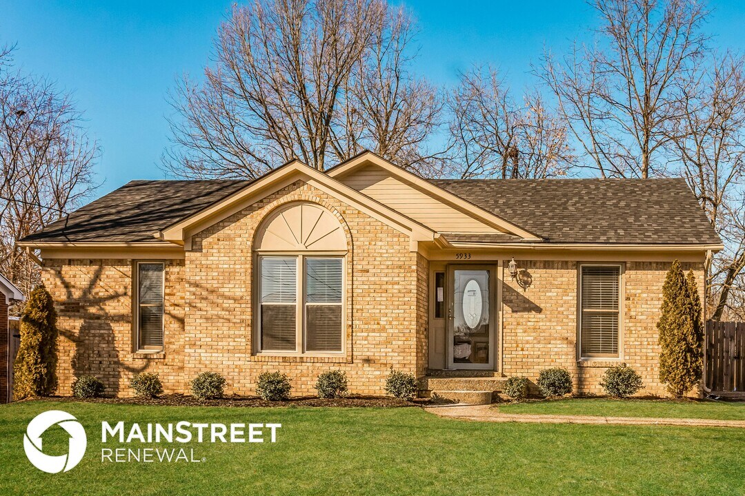 5933 Midnight Ln in Louisville, KY - Building Photo