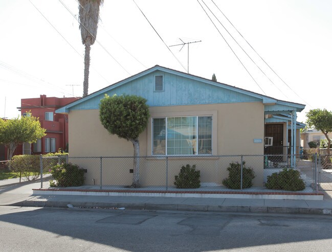 5960 Gifford Ave in Huntington Park, CA - Building Photo - Building Photo