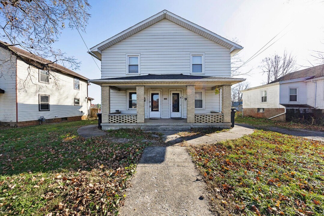 104 Taylor Blvd in Vine Grove, KY - Building Photo