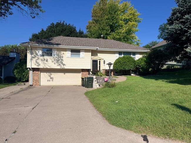 property at 3305 Viking Dr