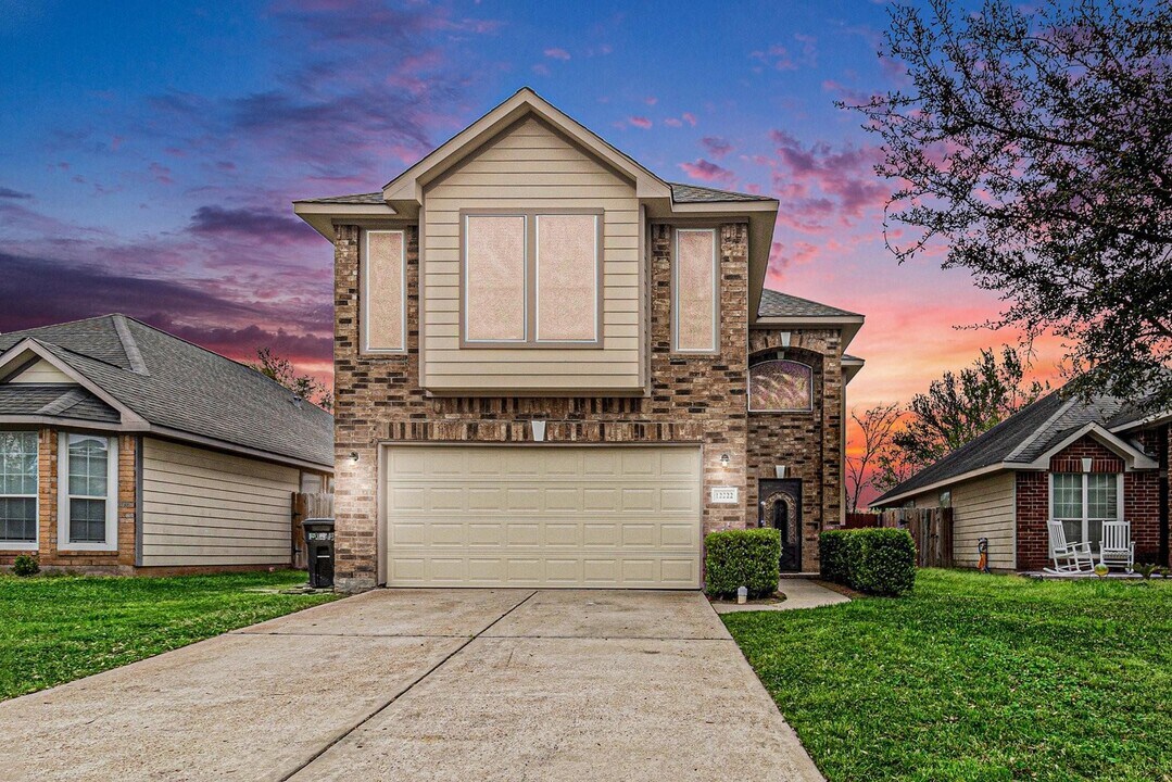 12222 Warrenwood Dr in Houston, TX - Building Photo