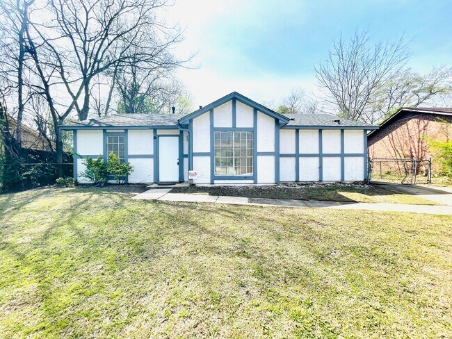 property at 6110 S Hampton Dr