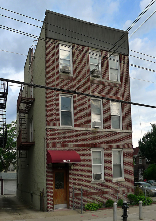 37-02 63rd St in Flushing, NY - Building Photo