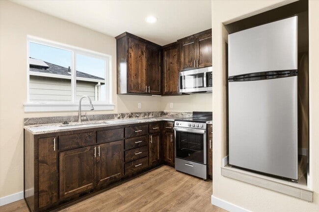 7857 Houston Lp in Medford, OR - Building Photo - Building Photo