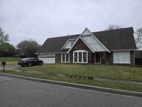 7105 S 76th E Ave in Tulsa, OK - Building Photo - Building Photo