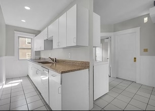 64 Hamilton St, Unit 2nd Floor in Worcester, MA - Foto de edificio - Building Photo