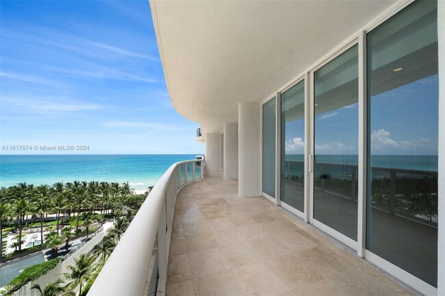 9601 Collins Ave, Unit 1002 in Bal Harbour, FL - Foto de edificio - Building Photo