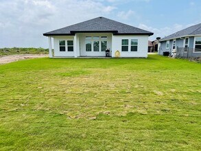 113 Torrey Pines Dr in Laguna Vista, TX - Building Photo - Building Photo