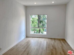 301 S Swall Dr in Los Angeles, CA - Building Photo - Building Photo