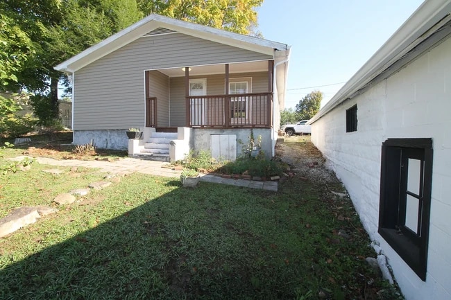 102 Dale Ave in Oliver Springs, TN - Building Photo - Building Photo