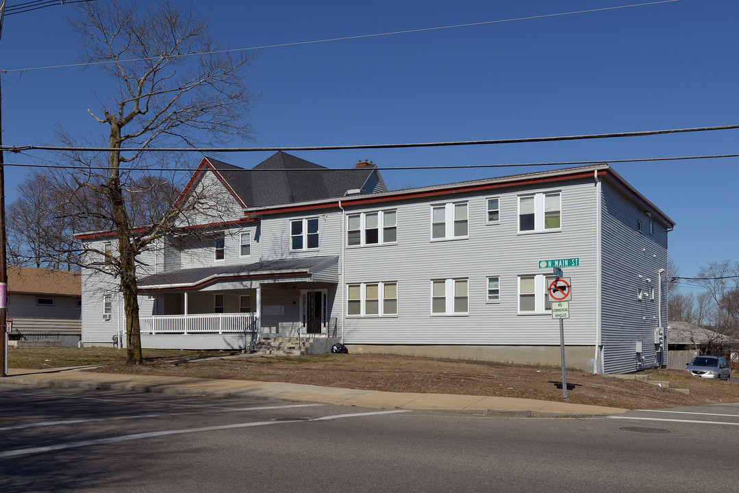 947 N Main St in Brockton, MA - Building Photo