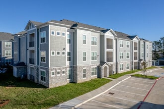 Delta Manor Apartments in Beaumont, TX - Building Photo - Building Photo