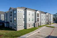 Delta Manor Apartments in Beaumont, TX - Building Photo - Building Photo