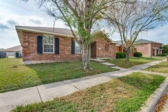 2118 Augusta St in Lancaster, TX - Building Photo - Building Photo