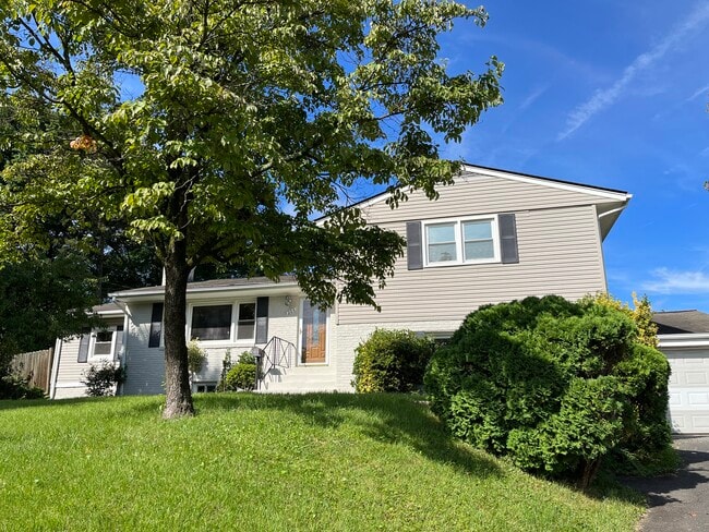 property at 7206 Bayside Ct