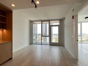 330 W Grand Ave, Unit Jr 2 bed in Chicago, IL - Foto de edificio - Building Photo
