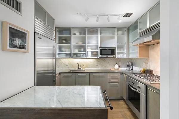 200 Chambers St in New York, NY - Building Photo - Building Photo