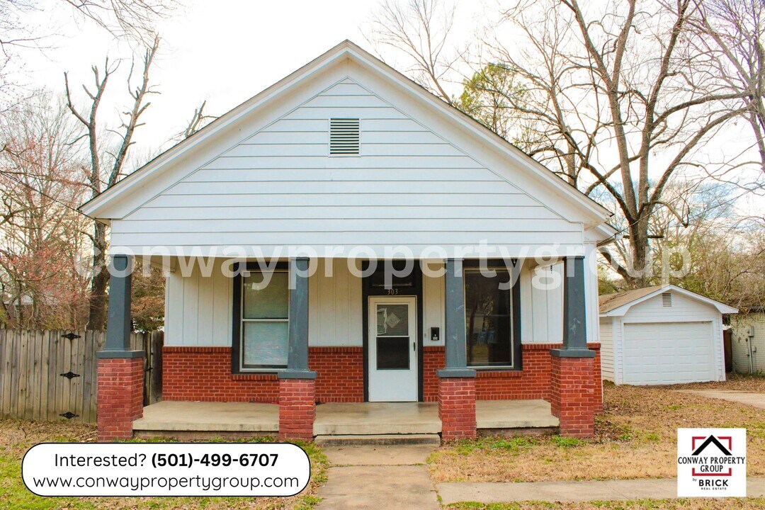 303 Ash St in Conway, AR - Building Photo