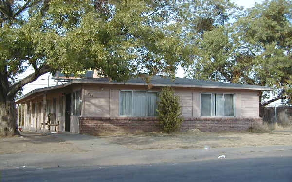 5365 Young St in Sacramento, CA - Building Photo