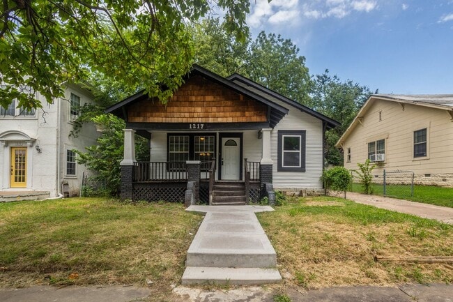 property at 1217 S Quincy Ave
