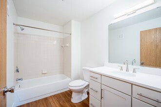 Pondview Apartments in Maplewood, MN - Building Photo - Interior Photo