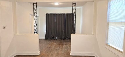 2046 W 69th Pl in Chicago, IL - Foto de edificio - Building Photo