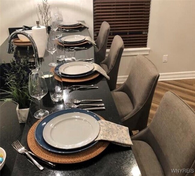 5281-5287 Chestnut Ridge Rd in Orchard Park, NY - Foto de edificio - Building Photo