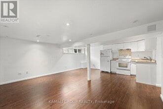 100 Sheldon Ave in Newmarket, ON - Building Photo - Building Photo