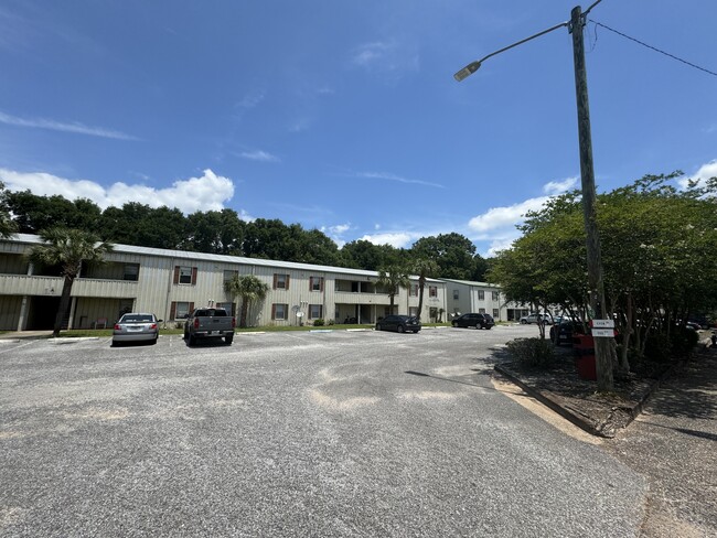 Willow Tree Apartments in Milton, FL - Foto de edificio - Building Photo