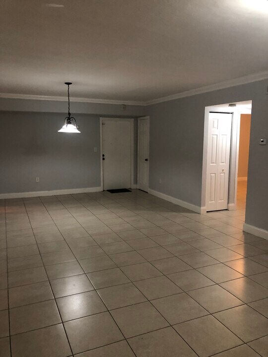 7917 SW 104th St in Miami, FL - Building Photo