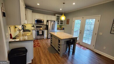 2112 Samuel Pl in Decatur, GA - Foto de edificio - Building Photo