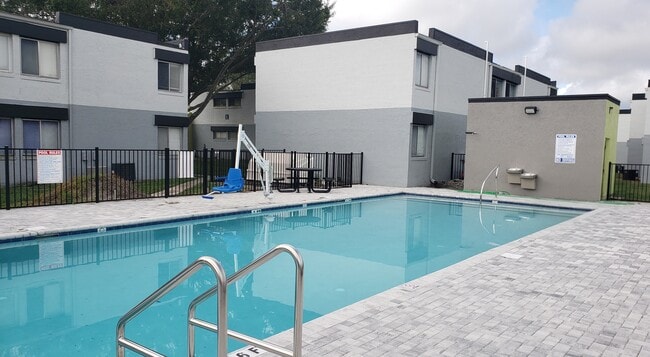 Bonny Apartments in Lakeland, FL - Building Photo - Building Photo