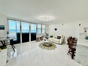 3180 S Ocean Dr in Hallandale Beach, FL - Building Photo - Building Photo