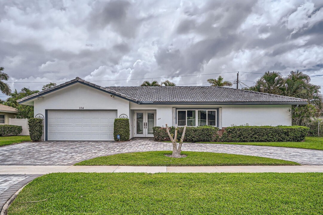 104 Saint Cloud Ln in Boca Raton, FL - Building Photo