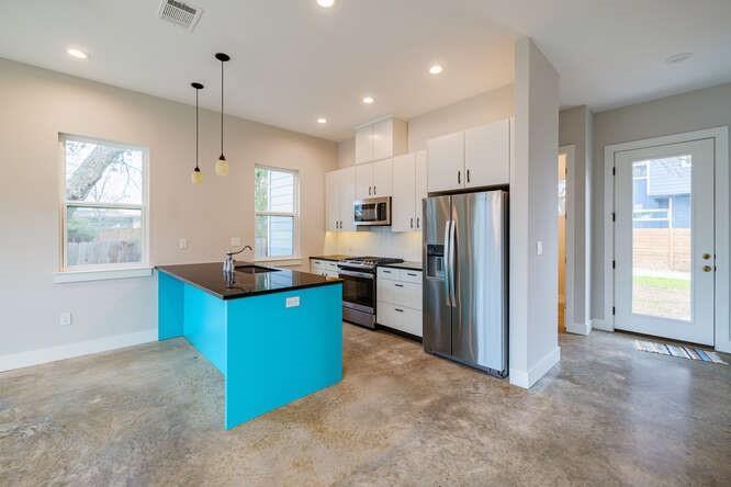 1105 Stobaugh St in Austin, TX - Building Photo
