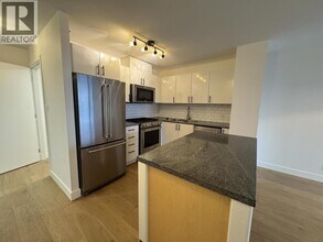 175 W 1st St in North Vancouver, BC - Building Photo - Building Photo