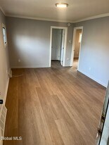 9 Edward St in Cohoes, NY - Building Photo