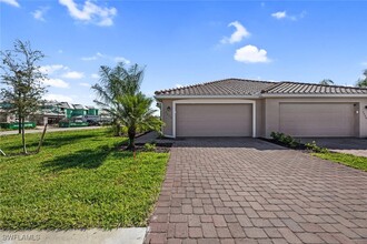 2672 Vine Ave in Naples, FL - Foto de edificio - Building Photo