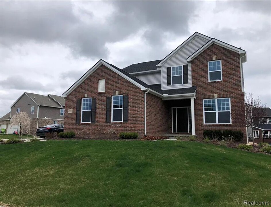 62211 Julep Ct in South Lyon, MI - Building Photo