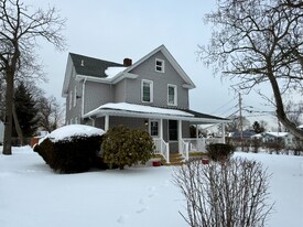 45 West Dr in Bay Shore, NY - Building Photo