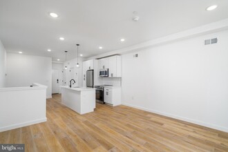 1729 Francis St-Unit -2 in Philadelphia, PA - Foto de edificio - Building Photo