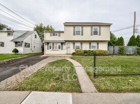 74 Markowitz St in Carteret, NJ - Building Photo