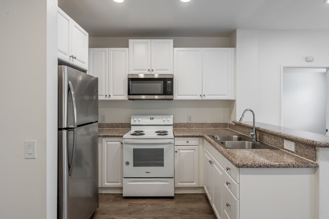 Harbor Grove Apartments in Garden Grove, CA - Building Photo - Interior Photo