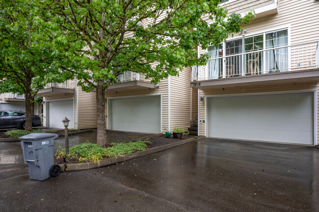 Arbor Court in Redmond, WA - Building Photo - Building Photo