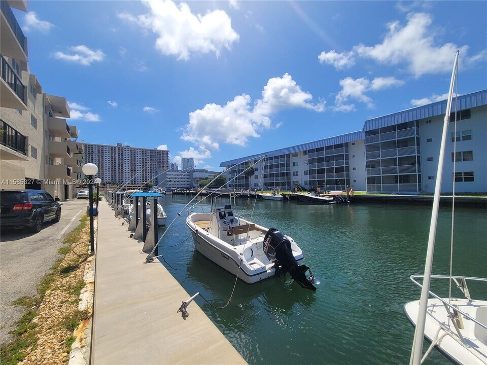 3860 NE 170th St-Unit -206 in North Miami Beach, FL - Building Photo