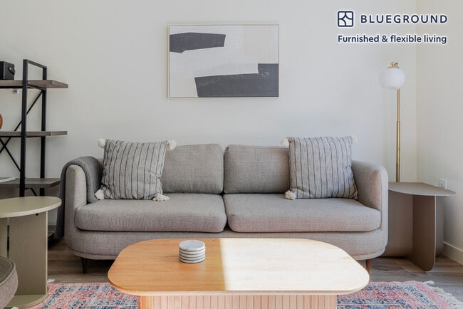 22271 Foothill Blvd, Unit SI FL4-ID1702 in Hayward, CA - Foto de edificio - Building Photo