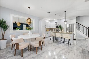 4184 Cascada Cir in Hollywood, FL - Building Photo