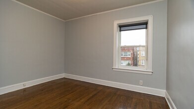 3318 N Leclaire Ave-Unit -2S in Chicago, IL - Building Photo - Building Photo