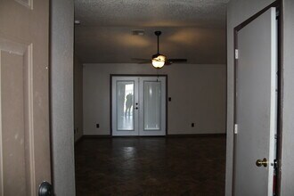 2119 Foxglove Ct in Bakersfield, CA - Building Photo - Building Photo