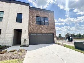 2141 Layla Dr in Waxahachie, TX - Building Photo - Building Photo